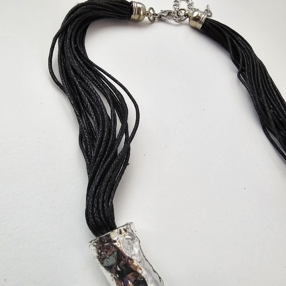 NWT Turquoise Antique Silver Metal Flower Pendant Faux Leather Necklace Set - Picture 9 of 11